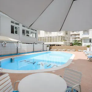 3* Hotel Arena Con Piscina